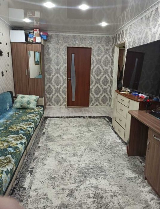 продам 2 ком квартиру район Собеса
