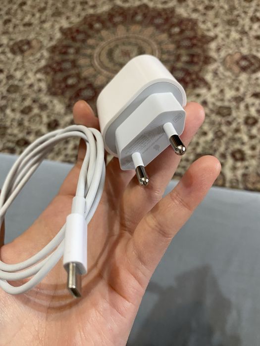 Зарядка на Айфон оригинал