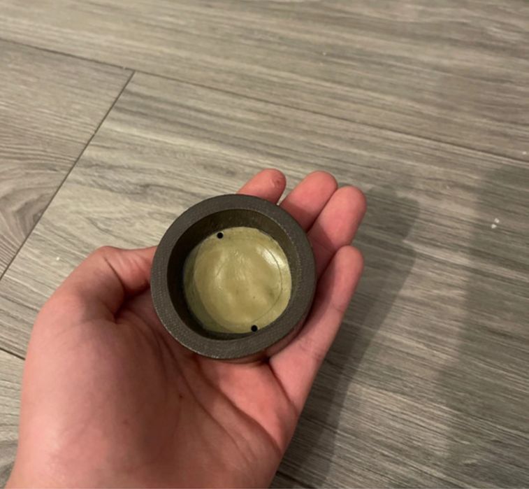 Baby yoda plus pe bateri