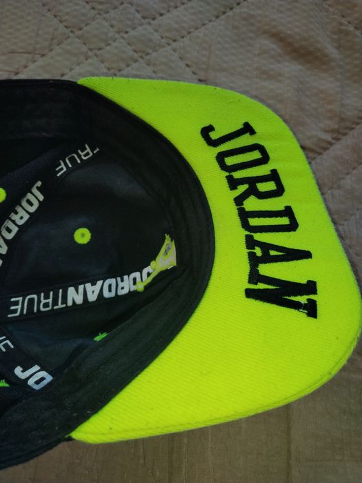 Продавам шапка с козирка Jordan yuoth