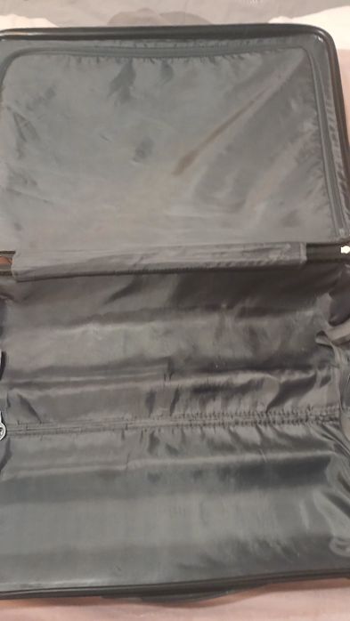 Твърд куфар за багаж