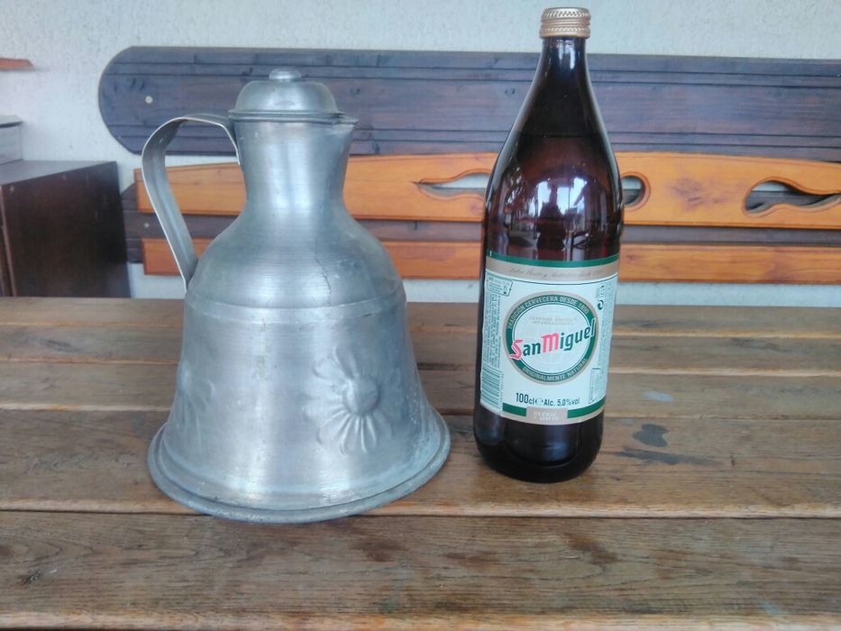 Продавам много стар Гюм за мляко ръчно декориран с флорални мотиви