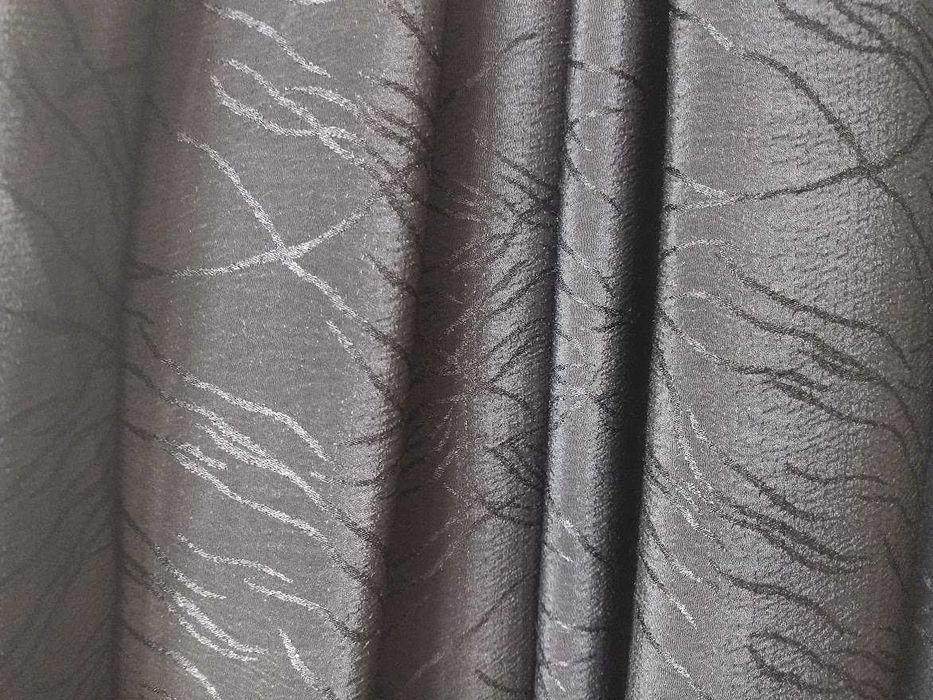 Черна копринена пола, размер M