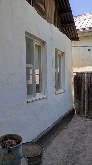 Продам два дома.