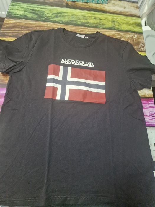 5 tricouri xxl pret 200 lei toate