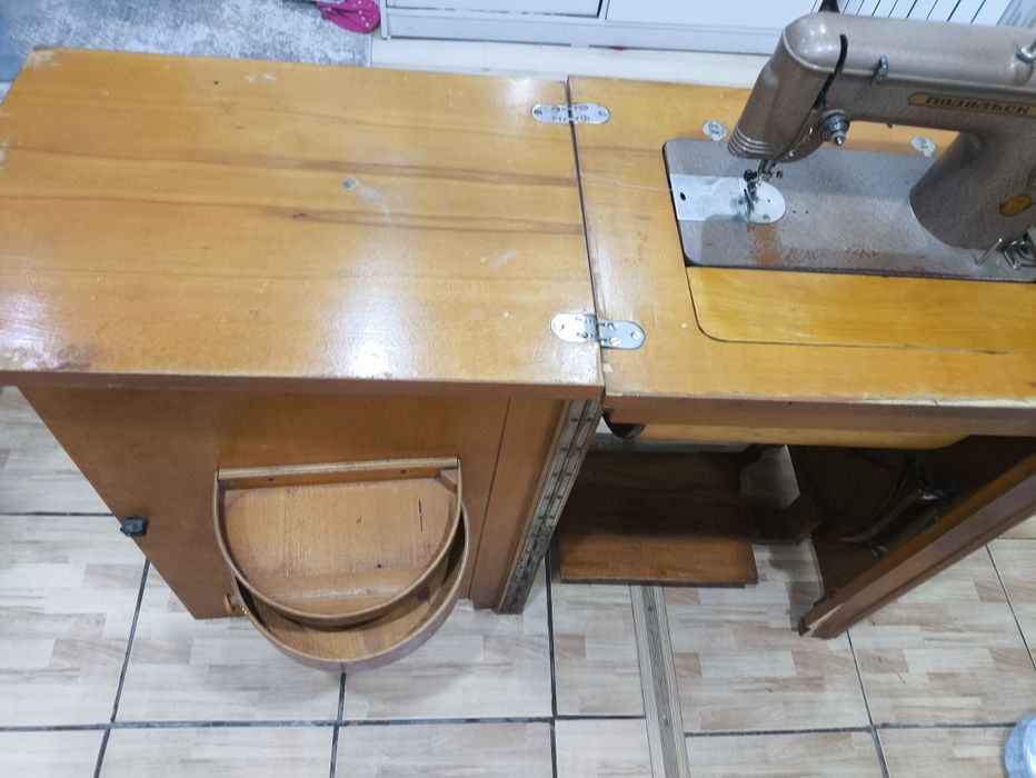 Продам швейную машинку