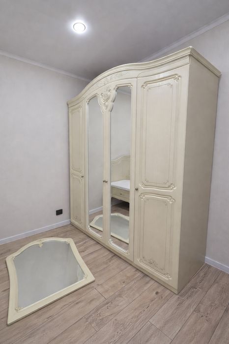 Продам спальный гарнитур