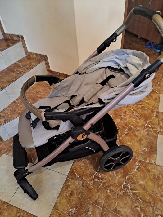 Продавам бебешка количка 2 в 1Peg Perego Book Modular SLK, цвят Mon Am