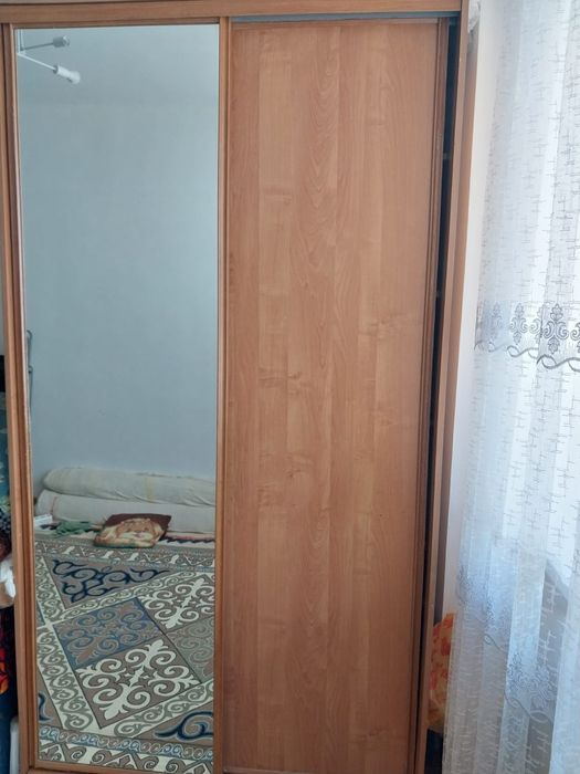 Продается стол и шифоньер