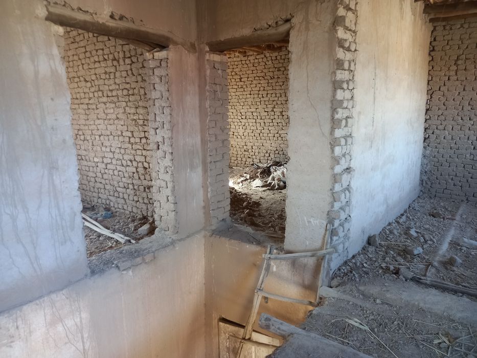 Жай сатылады 2 этаж асты магазин