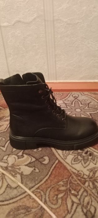 Продам весенние ботинки.