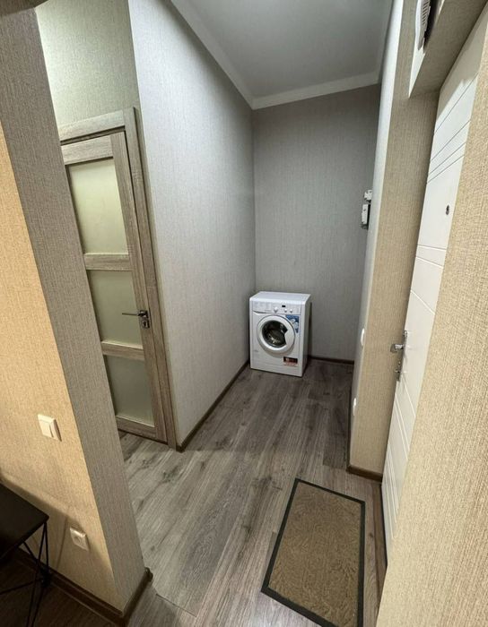 Квартира продаётся торговый центр Чиланзар 3 квартал 1в2/4/4 меб тех