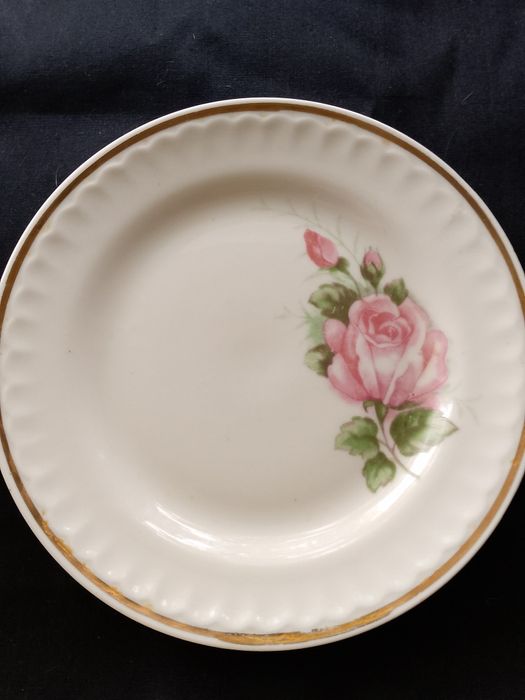 Посуда фарфоровая разная