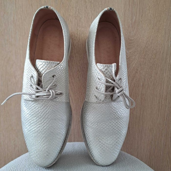 Incaltaminte marimea 40: stiletto, sandale, adidasi, pantofi sport