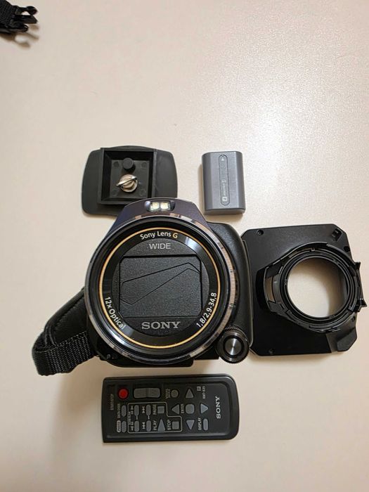 Camera Sony HDR-PJ 650 proiector incorporat