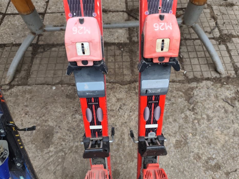 Два вида използвани ски