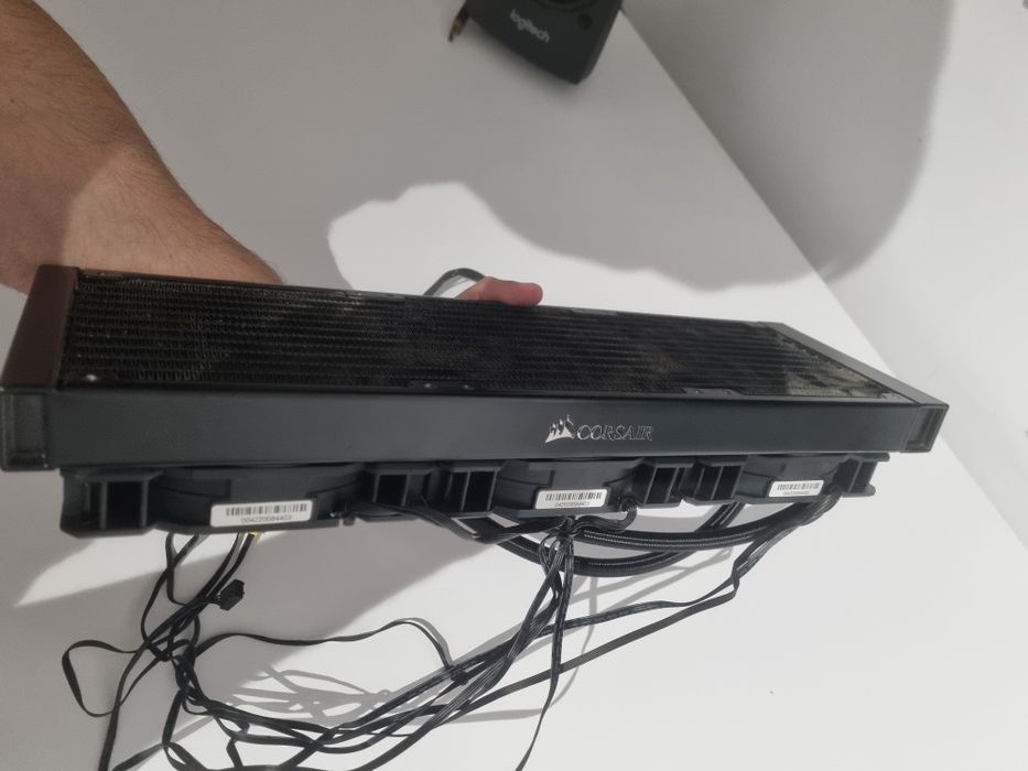 Carcasa NZXT H7 + Cooler Corsair H150i