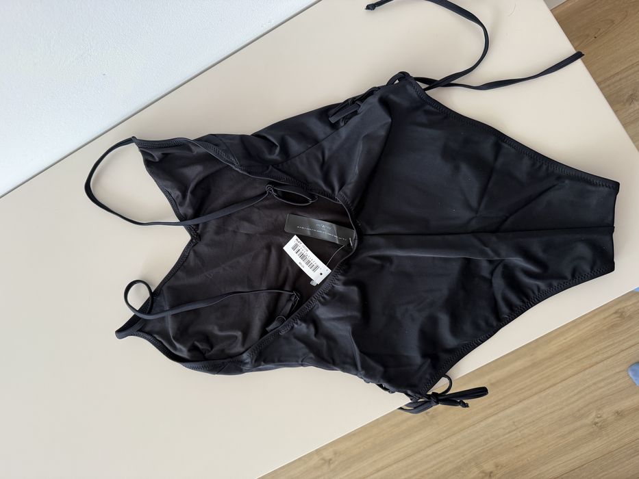 Чисто нов цял черен бански