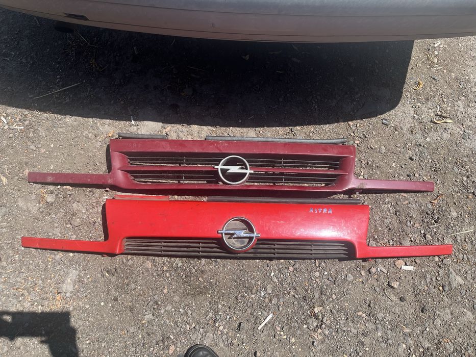 Решетка радиатора Opel Astra
