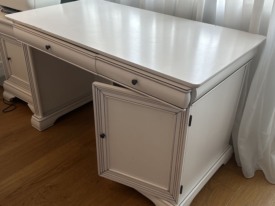 Biroud din lemn, alb