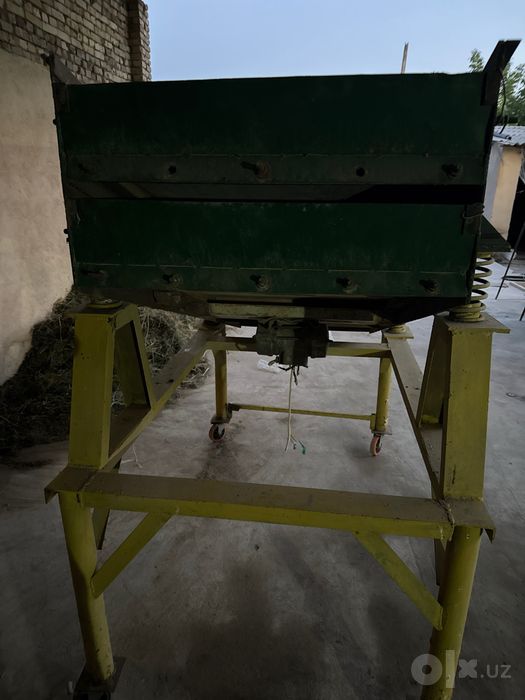Vibro elak 4lik jestan yasalgan 2qatorlik uzunligi 2metr eni 1metr