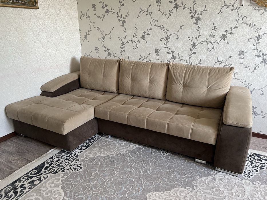 Продам угловой диван. Длина ~2.20м.