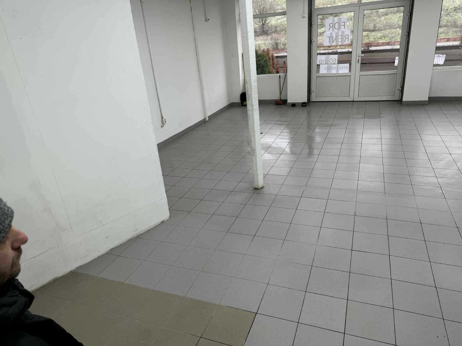 Spatiu stradal 60 mp de INCHIRIAT