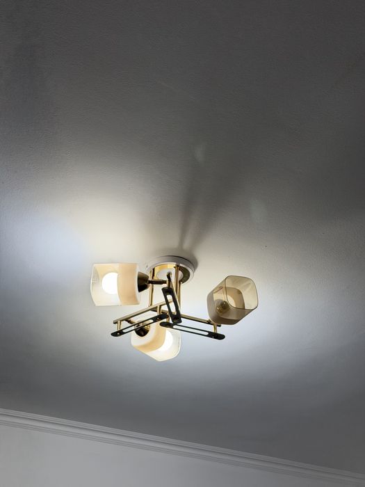 Продаеться люстры