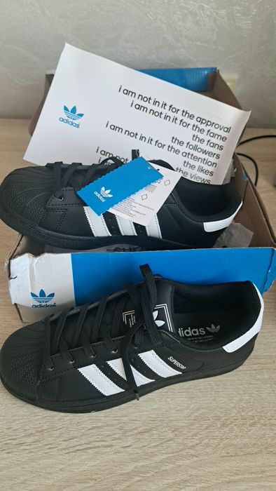 Продам абсолютно новые кроссовки Adidas Superstar! 
​Классическая и