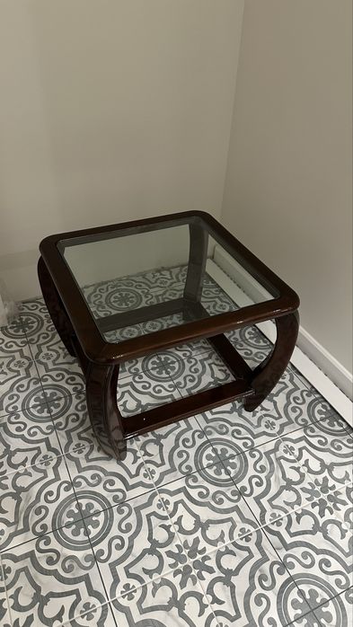 Журнальный стол из дерева