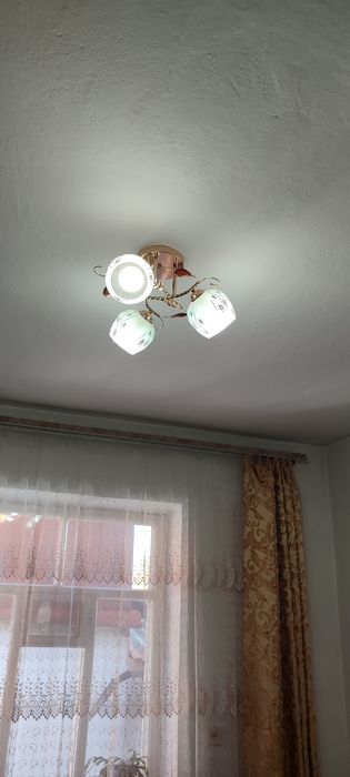 Продам    люстру