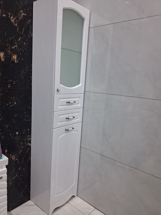 Продается шкаф пенал