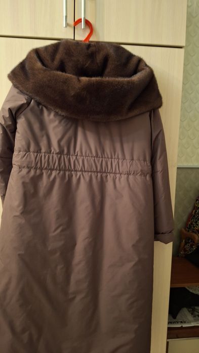 Продам зимнее пальто с мехом