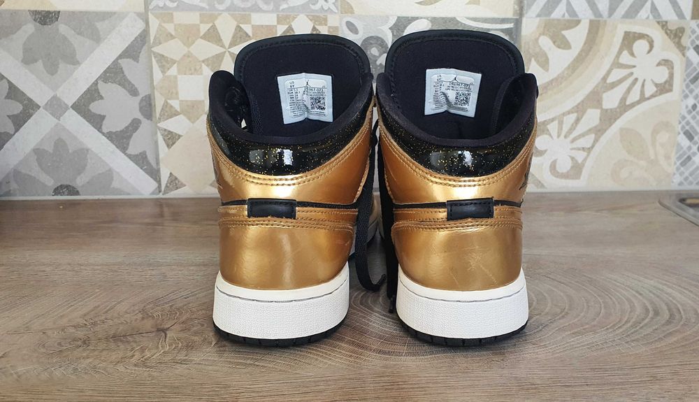 Nike Air Jordan 1 Gold