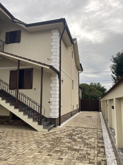 Vilă de lux cu teren și apartament individual ! - Vedere 6