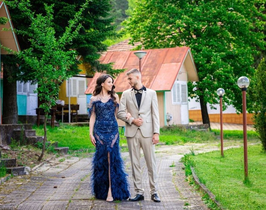 Продавам балната си рокля