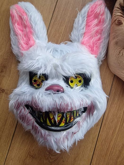 Продавам карнавални маски