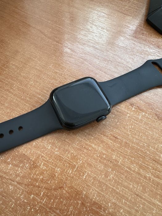 Смарт часы Apple watch se