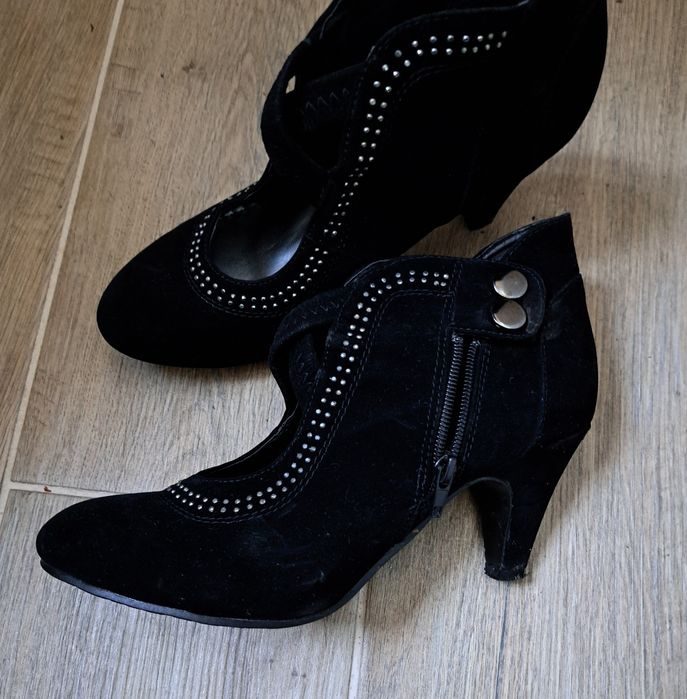Велурени  черни боти