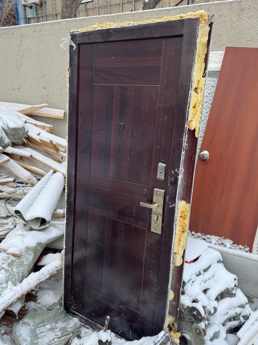 Продам входную  дверь