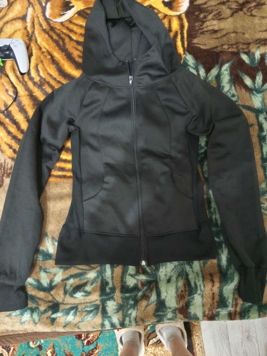 Толстовка на молнии.