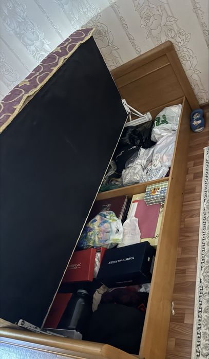 Продам спальный гарнитур
