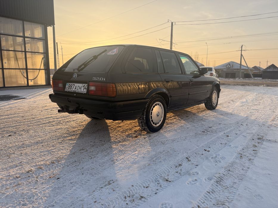 BMW E30 320i Touring