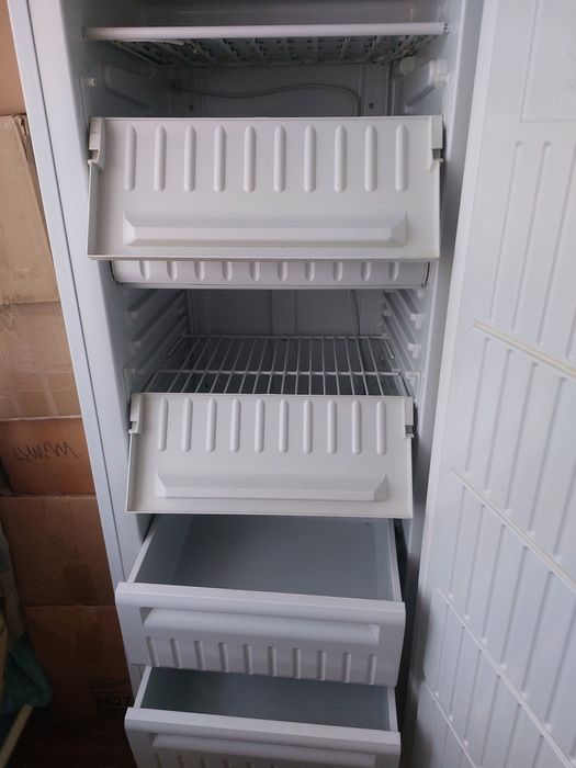 Продам морозильник Indesit
