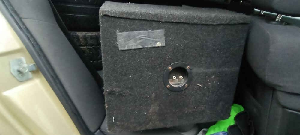 Vând subwoofere auto