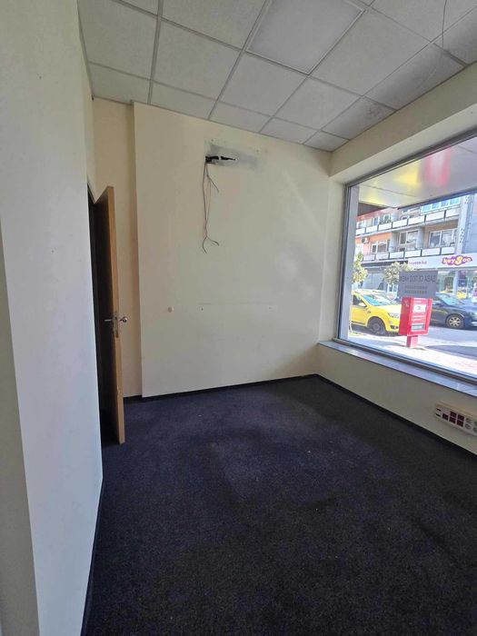 Дава се под наем Магазин в Велико Търново, Център - 117 кв.м за 2800 € - Снимка #2