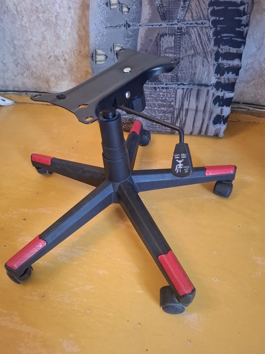 Кресло без спинки