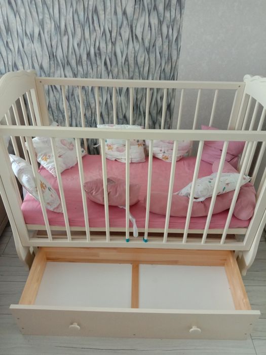 Детская кроватка с матрацем
