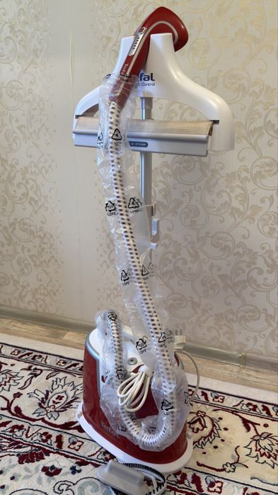 Отпариватель для одежды Tefal IS-8380