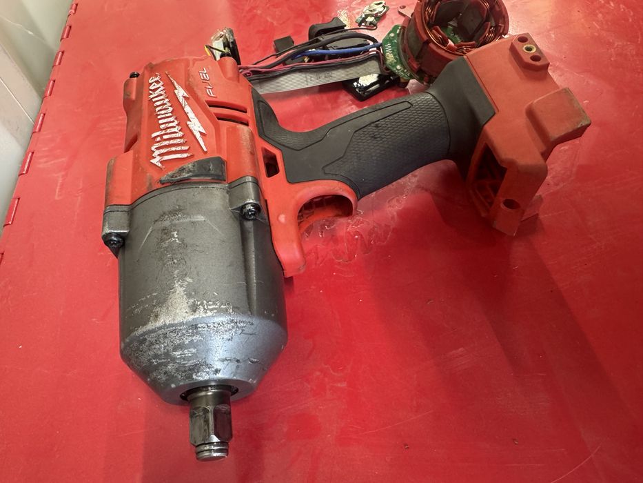 Milwaukee 1/2 гайковерт на части
